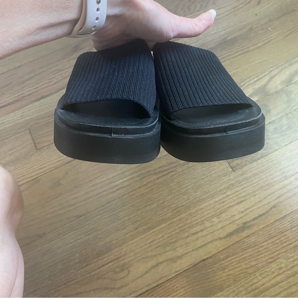 CUSHIONAIRE platform sandal with Memory Foam - Picture 5 of 5